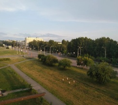 Апартаменты с балконом и с красивым видом из окна в Квартира ДВЕ ПОДУШКИ 2+2 на Химиков, 17
