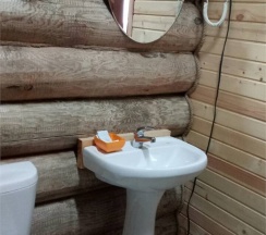 Номер в деревянном домике с одной 2-спальной кроватью и кухней в Лежневская лагуна