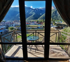 Люкс с балконом и с красивым видом из окна в Grand shale