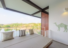 Люкс с балконом и с видом на озеро в The Gallery Khao Yai Hotel and Residence