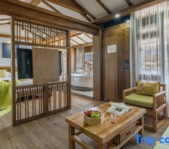 Люкс с балконом и с видом на горы в Manty House