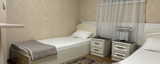 Небольшой  двух местный номер с двумя кроватями в Анжелика
