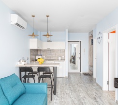 Апартаменты с балконом и с красивым видом из окна в Апартаменты 2-комнатные Music House