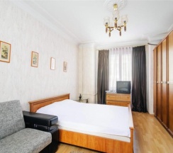 Апартаменты Economy с 3 комнатами с балконом в Гостевой дом на Кирова 3