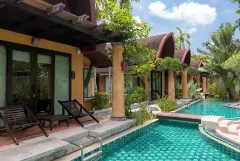Карон: Курортный отель The Village Resort