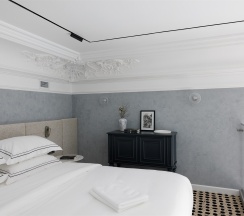 Двухуровневая студия с видом во двор в Огюстин Шатильон