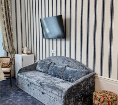 Люкс бордовый в Зеленая вилла