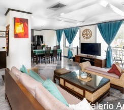 Трёхместный номер Standard с балконом и с красивым видом из окна в Апартаменты OMNIA Phuket - Waterfront Karon