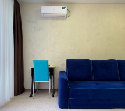 Апартаменты с 2 комнатами с балконом и с красивым видом из окна в Лазурный берег