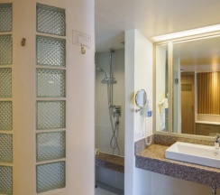Двухместный номер Deluxe двуспальная кровать в Katathani Phuket Beach Resort