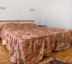 Двухместный номер Standard с балконом и с красивым видом из окна двуспальная кровать в Фотини