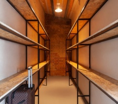 Номер с мансардным окном, двухспальной кроватью и небольшим диваном (Roof DBL) в Roof capsules