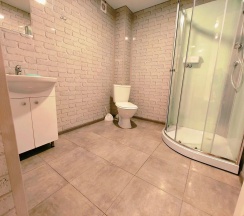 Номер комфорт улучшенный с 2 односпальными и 1 двуспальной кроватью в Гравитация