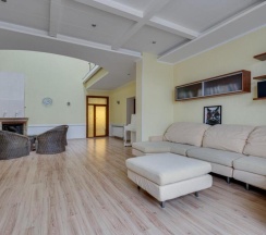 Коттедж Superior с 5 комнатами в Жар-птица