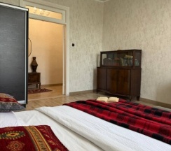 Уютная сталинка — первый дом у моря, прямо в парке и рядом с городским пляжем! в Как дома 05