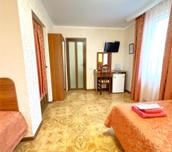 Трехместный комфорт с панорамными окнами (4 этаж) в Атриум