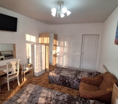 4+ местный Люкс с балконом 3 этаж в Лакшми