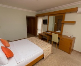 Двухместный номер Deluxe с балконом двуспальная кровать в Sırma Hotel