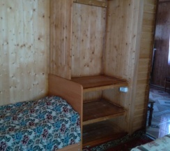 Коттедж с 2 комнатами с красивым видом из окна в Лаго-наки