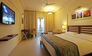Люкс с красивым видом из окна в Evershine Resort & Spa