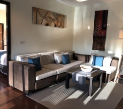 Двухместный Bungalow Suite с балконом и с видом на бассейн двуспальная кровать в Отель Royal Beach Boutique Resort & Spa