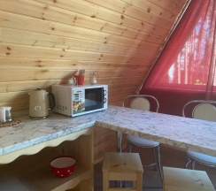 Двухместный семейный коттедж Мансарда с красивым видом из окна двуспальная кровать в А-фрейм дома