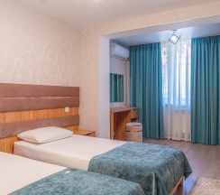 Люкс с одной большой или двумя односпальными кроватями в Энергетик