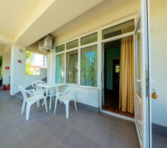 1 комнатный в коттедже в Ява