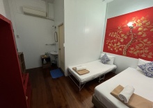 Трёхместный номер Standard 2 отдельные кровати и двухъярусная кровать в Phuket Old Town Hostel