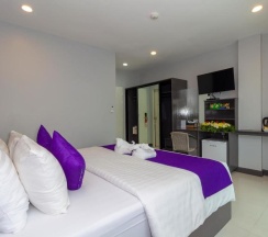 Двухместный номер Superior с балконом двуспальная кровать в Modern Living Hotel