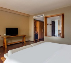 Двухместный номер Jacuzzi Deluxe двуспальная кровать в Silavadee Pool Spa Resort