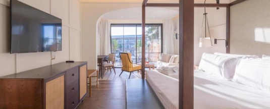 Четырёхместный полулюкс Privilege с видом на бассейн в Ocean El Faro Resort - All Inclusive