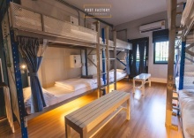 Кровать в общем номере в Post Factory Bed & Breakfast Sathorn Hostel - Adults Only