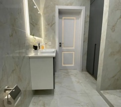 Коттедж с 3 комнатами с красивым видом из окна в Дом у реки