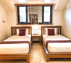 Номер семейный Deluxe с 2 комнатами в Birds and Bees Resort