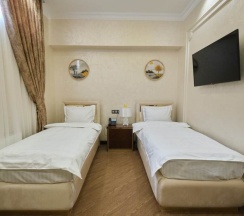 Семейный люкс с балконом в Бутик-Отель East Star Hotel
