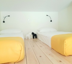 Улучшенный номер с балконом в Apartin