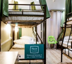 Мужской номер на 8 человек с ванной комнатой. Нижнее место (ширина 120 см.) в Nice hostel Crocus