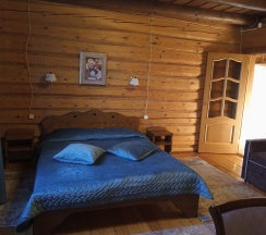 Двухместный номер в деревянном коттедже с сауной и камином в Колыба