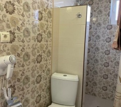 Четырёхместный номер с балконом в Лорис