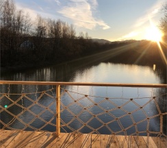 Шатер Тис в Шале на воде