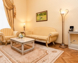 Номер люкс в Petroff Palace
