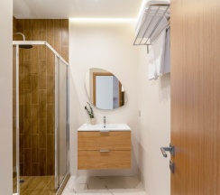 Двухместный номер с видом на город и балконом в Kinney hotel sea view