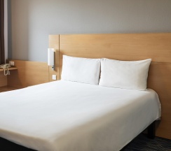 Номер стандарт с 1 двуспальной кроватью в Ibis