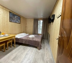 Коттедж с 4 комнатами с балконом и с красивым видом из окна в Валентина