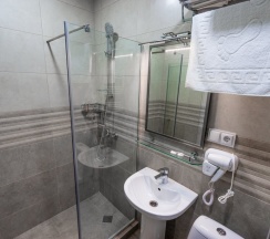 Номер Standard в Imperial House Hotel