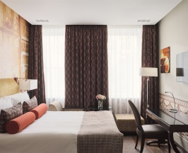 Стандарт с 1 кроватью Queen-size вид в Атриум в Hotel Indigo St. Petersburg-Tchaikovskogo