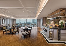 Семейный клубный люкс с 2 комнатами с видом на город в The Athenee Hotel, a Luxury Collection Hotel, Bangkok