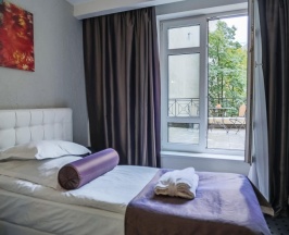 Улучшенный одноместный номер с террасой (с завтраком) в Aglaya hotel&courtyard