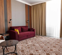 Двухместный семейный люкс с балконом двуспальная кровать в Diamond Hotel Shymkent